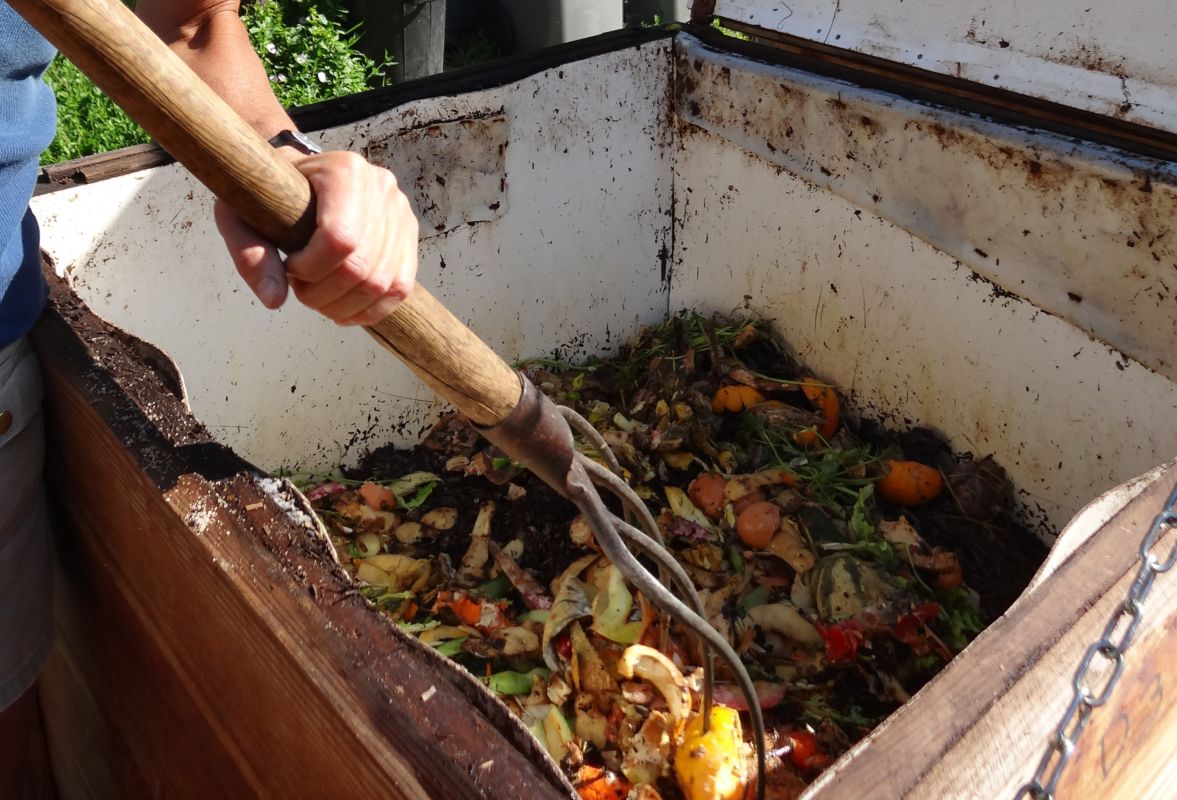 Faut-il enfouir ou étaler son compost ?